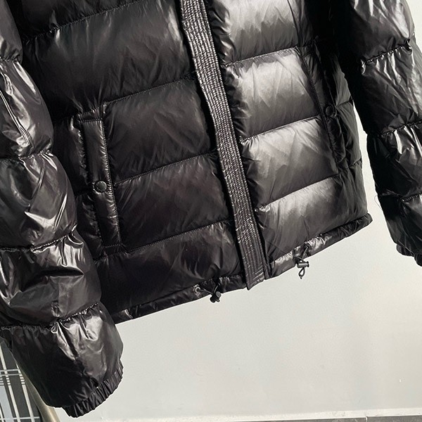 送料無料 プラダ Re-Nylonリバーシブルダウンジャケット 偽物 pup18937
